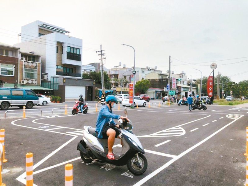 Tập Sa Hình Bằng Lái A1-Giá Học Bằng Lái Xe A1