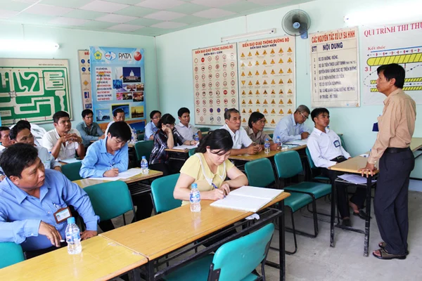 Học Lý Thuyết Hạng C1-Chi Phí Thi Bằng C1