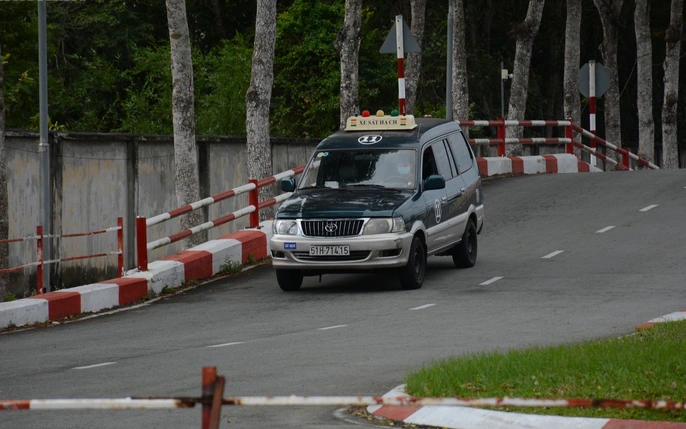 Thi Sa Hình Lái Xe Hạng B-Giá Thi Bằng B