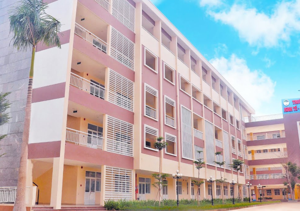 Trường Trung Cấp Kinh Tế Kỹ Thuật Quận 12 - Học Bằng Lái Xe Máy TPHCM