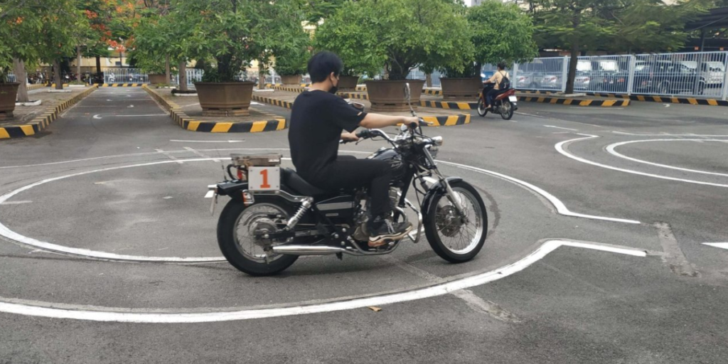 Tập Thực Hành Vòng Số 8-Bằng Lái Xe Mô Tô