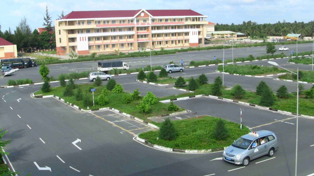 học sa hình bằng lái xe -Đăng Ký Thi Bằng Lái B2