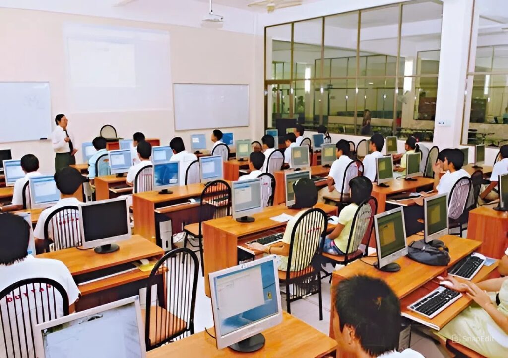 Lớp Học Lý Thuyết Trường Thành Đạt-Nên Học Lái Xe Ở Đâu TPHCM
